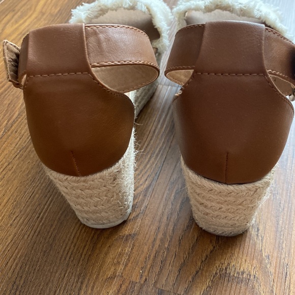 Platform Sandal - Picture 4 of 4